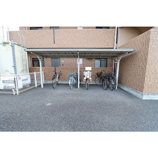フレグランス203号室 駐輪場