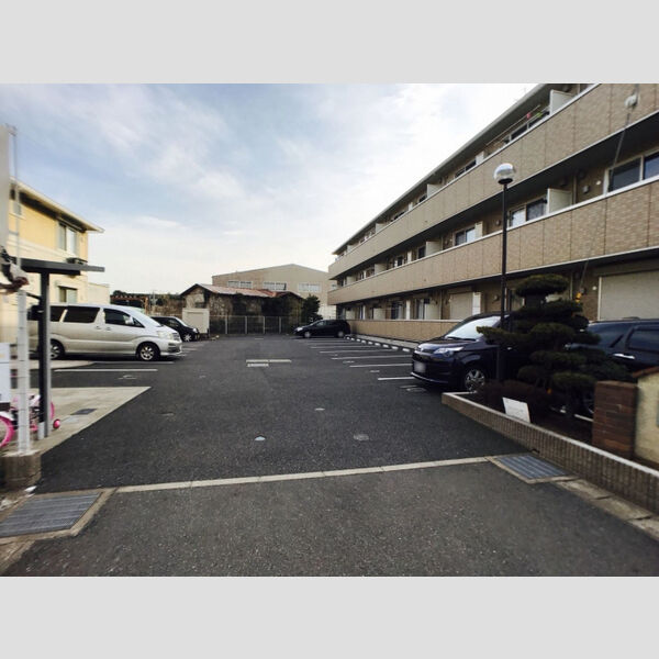 アネシス　弐番館 駐車場