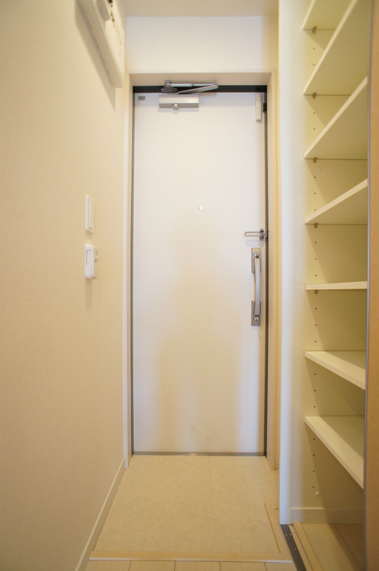 リブリ・フォルシア 玄関