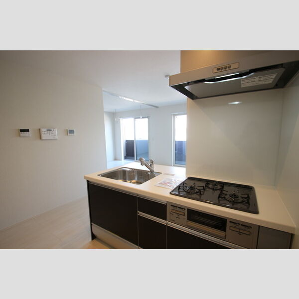 Miwastage302号室 ガス3口グリル付きシステムキッチン