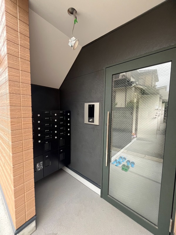 エフプレスト岸町3階 エントランス