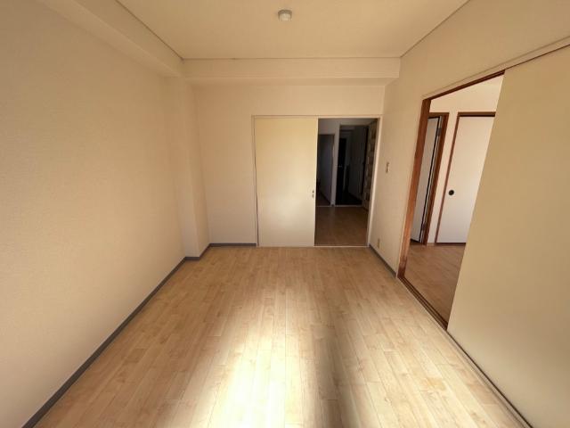 ロイヤルメゾン高森202号室 洋室