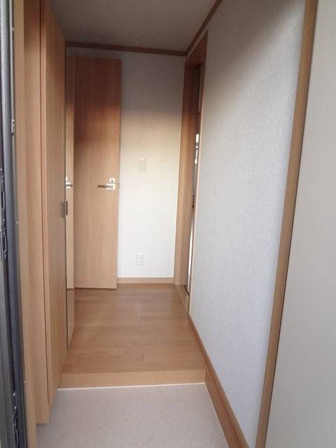 Ｍａｉｓｏｎ　ｂｏｎｈｅｕｒ　ｅｓｔ0202号室 玄関