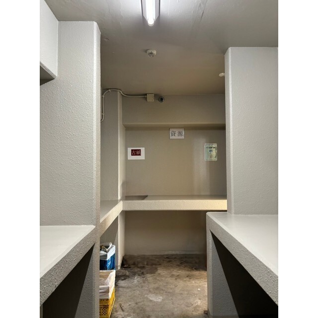 シェーンブルン6階 ゴミ置き場