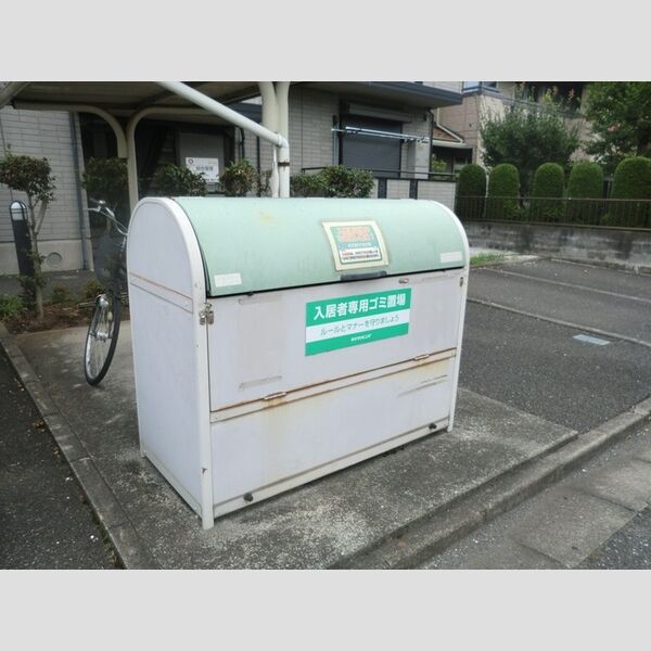 アネシス202号室 ゴミストッカー