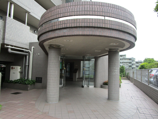 パル戸田公園2階 明るい開放的なエントランス☆