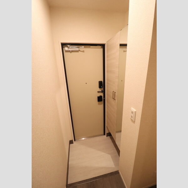 リンカーン源201号室 玄関