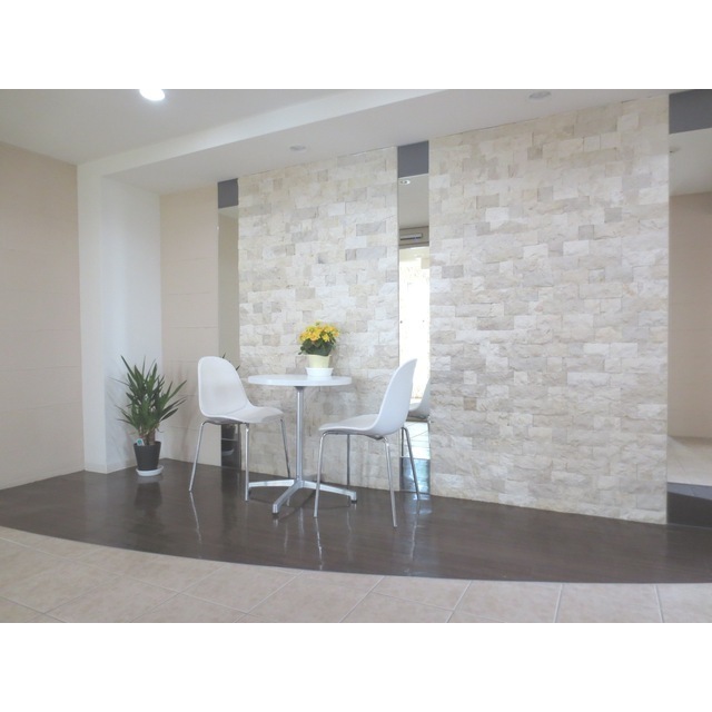 レフィナード205号室 エントランス