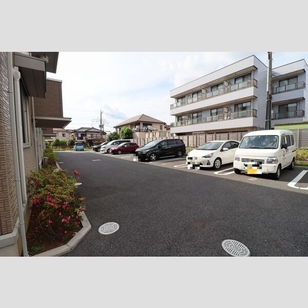 パインヒルズ胡録台 駐車場