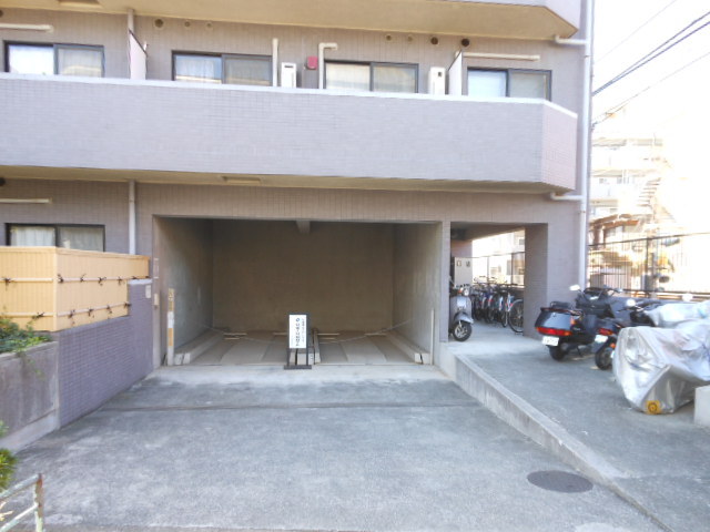 ガラ・ステージ目白 駐車場