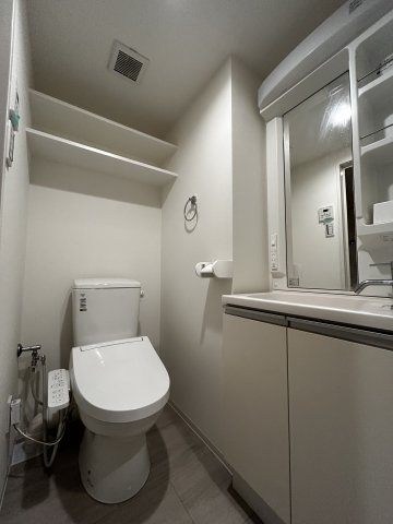 エルファーロ大井町0102号室 トイレ