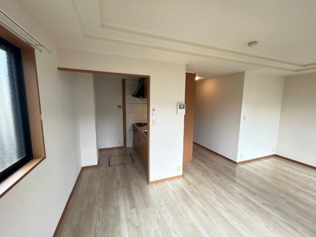 シャトー・ル・レーヴ壱番館108号室 リビング