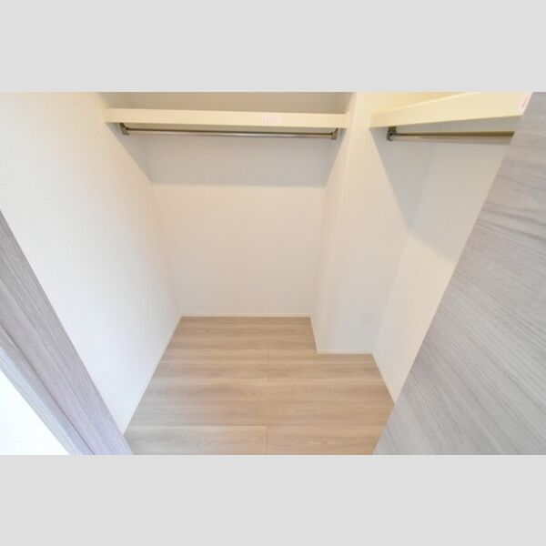 セジュール萩畠202号室 ウォークインクローゼット