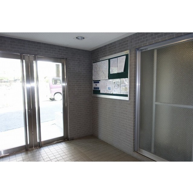 アルファ王子本町ＷＥＳＴ エントランス