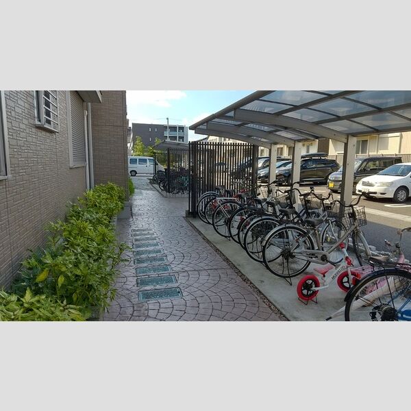 ロイジェントパークス レイクタウン Ⅲ　B 駐輪場