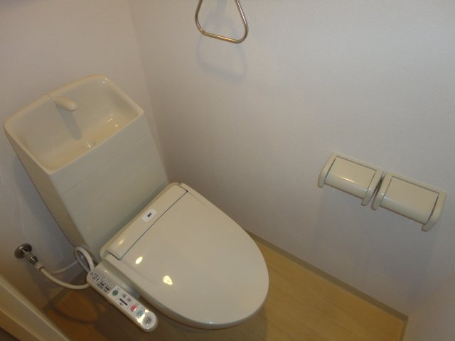 Ｂｌａｎｃ・Ｌｅｙｓｉｎ（ブラン・レザン） シャワー付トイレ