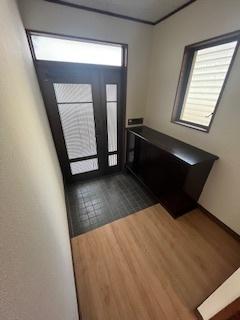 【程久保１丁目】ペットと楽しく暮らせる戸建て 玄関