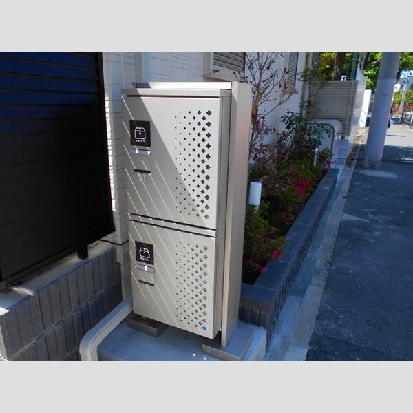 セレシェイラ弐番館 宅配ボックス