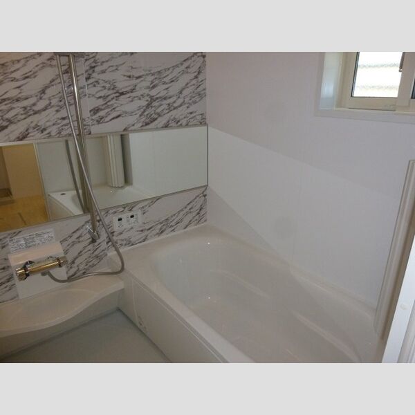 クレアーレ弐番館 1坪タイプユニットバス(小窓付)