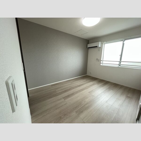 ノーブルパレス上木崎301号室 洋室