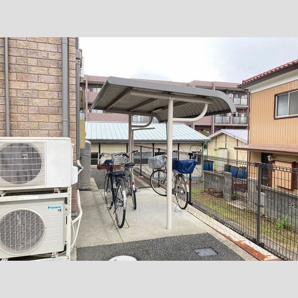 ラ・クレール 駐輪場