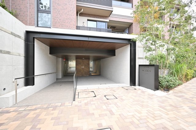 アトラスシティ千歳烏山グランスイート　杜ノ棟 エントランス