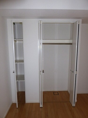 ライオンズステーションプラザ溝の口セントラルアベニュー11階 クロゼット(洋室約6.4畳)　前回募集時2023年11月写真