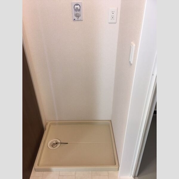 ポワール102号室 洗濯機置場