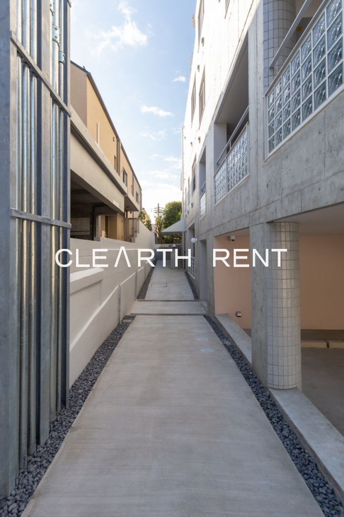 アスタルテ上原1階 長屋住居で共用部を通らず、住居の中に入ることができます