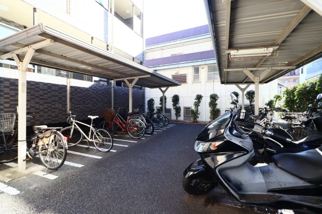 スカイコート駒場東大前4階 駐輪場