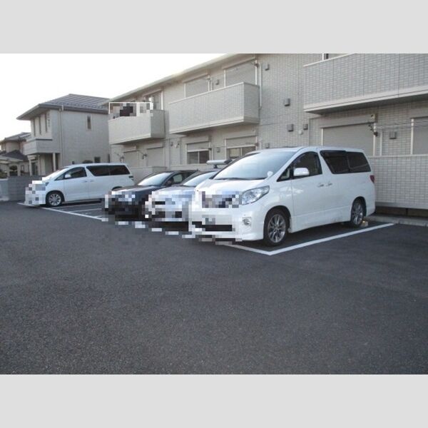 プランドール 駐車場