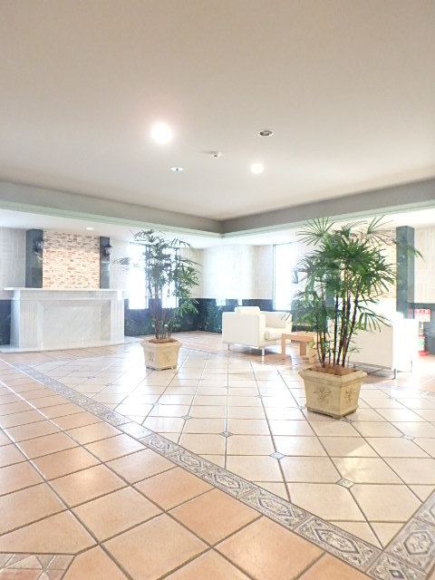 グランド・ガーラ横浜伊勢佐木町2階 １階は広々としたロビーです