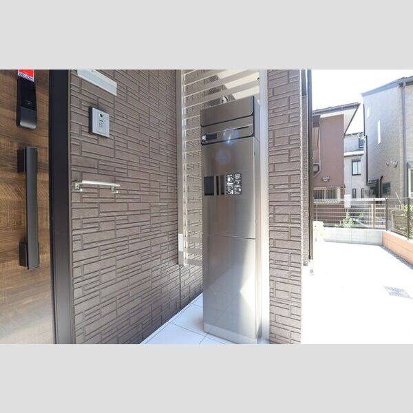 アヴェール205号室 宅配ボックス