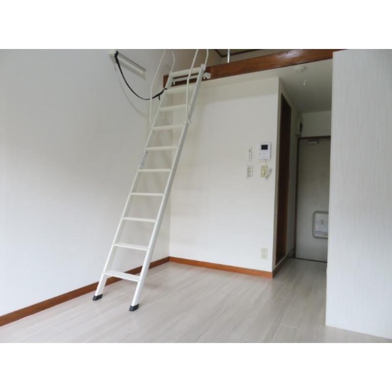 リバーハイツ2階 内観