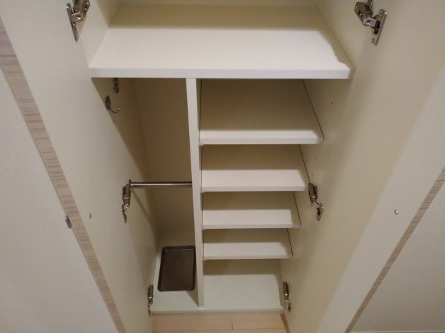 リュクス東金町1001号室 収納