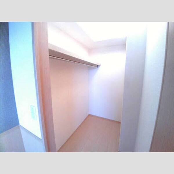 Sun Heim B 奥行きがあり整理しやすいウォークインクローゼット