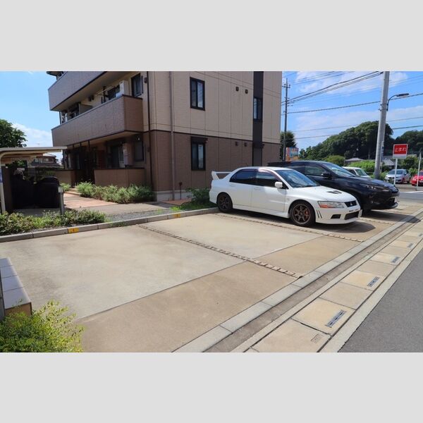 Bogor Residence 駐車場