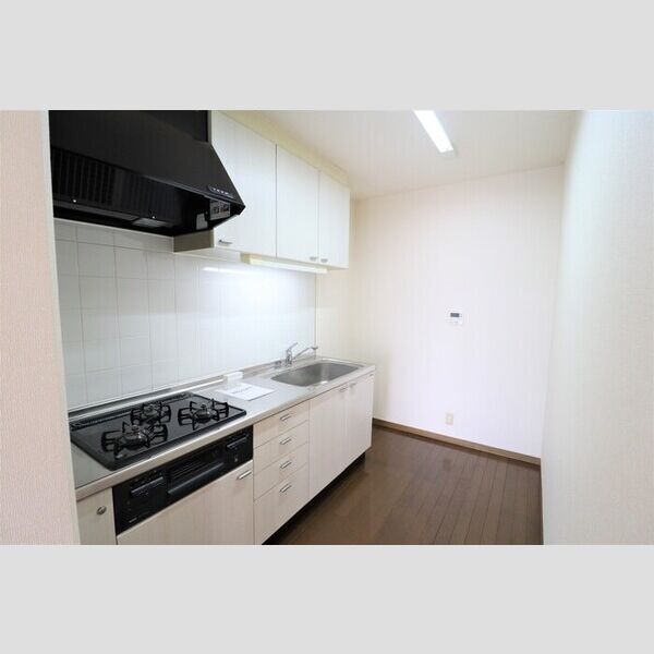 リヴェール滝山 キッチン(3口コンロ)