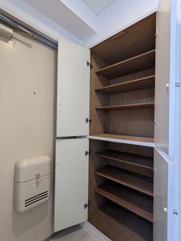 ワイケービー桜台104号室 収納