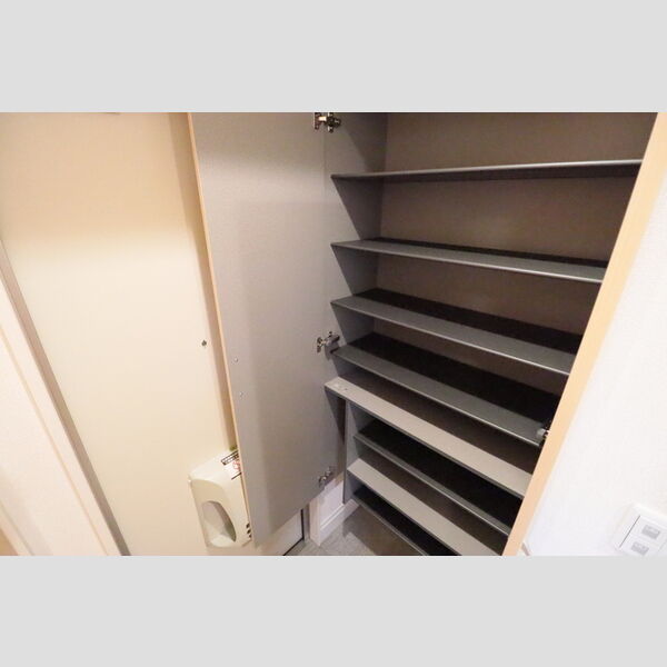 アイウィンド106号室 シューズボックス