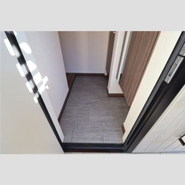 セレシア　D棟102号室 玄関