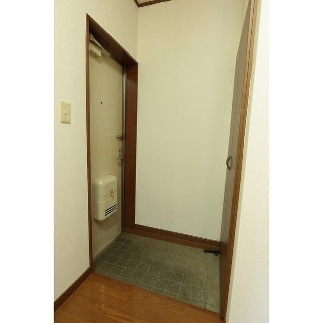 ハイツ高松201号室 玄関