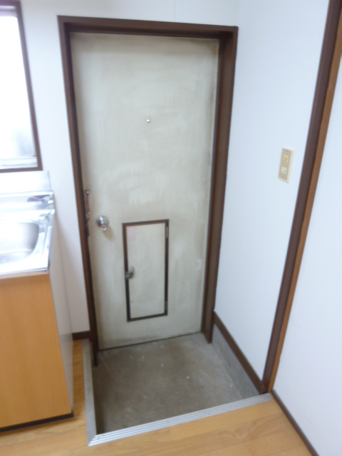 稲森荘1F号室 玄関