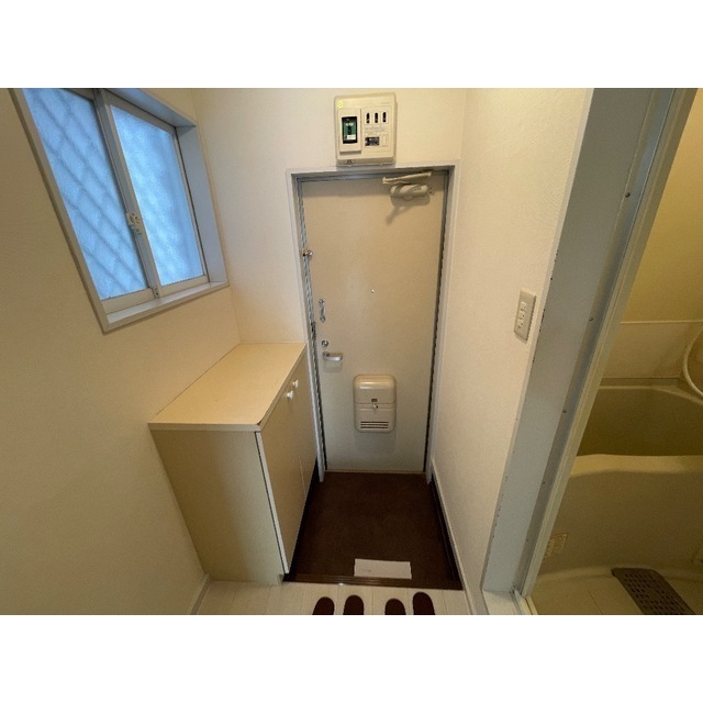 クレセントハイツ星の宮103号室 玄関