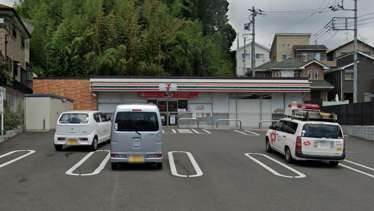 秦野市北矢名戸建 【コンビニエンスストア】セブンイレブン 秦野南矢名店まで989ｍ