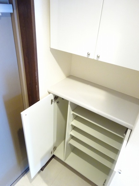ライフレビュー多摩川204号室 収納