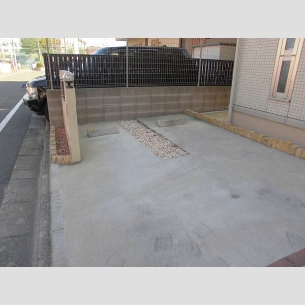 フローラ 駐車場