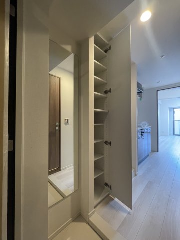 ガーラ・ステーション川崎平間6階 ゆったりとした玄関です