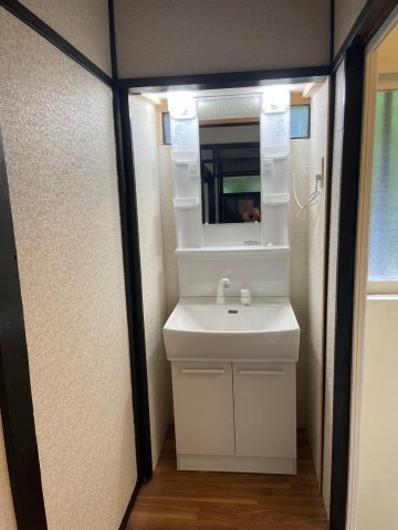 高石戸建 コンパクトな洗面台付き