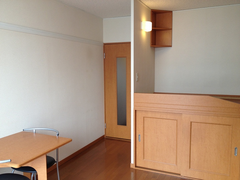 レオパレスシャトラン リビング